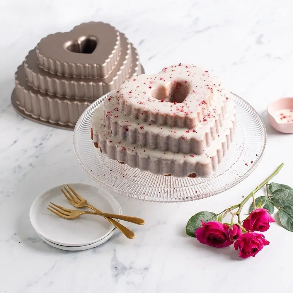 Nordic Ware Tiered Heart Bundt Pan Excellent Condition